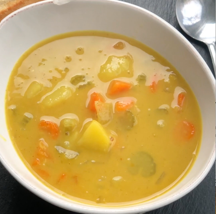 Soupe de pois cassés au curry recette végane