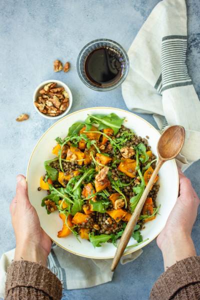 Salade de lentilles à la butternut rôtie et roquette Salade de lentilles à la butternut rôtie et roquette
