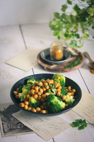 Pois chiches aux épices et brocolis Pois chiches aux épices et brocolis