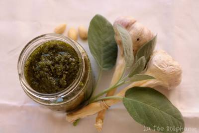 Pesto de sauge et d'amandes Pesto de sauge et d'amandes