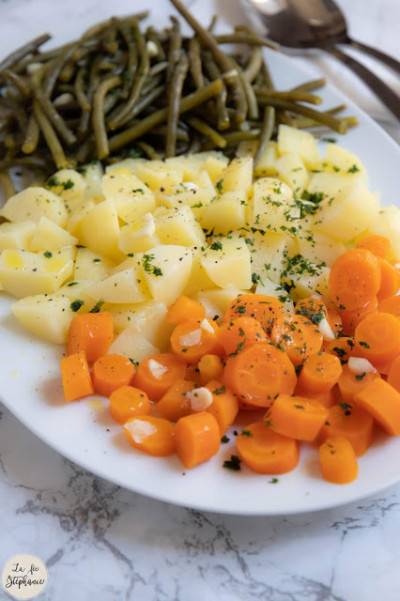 Légumes vapeur à l'huile d'olive et à l'ail
