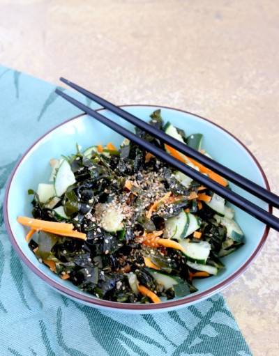 Salade de wakamé et concombre au sésame Salade de wakamé et concombre au sésame