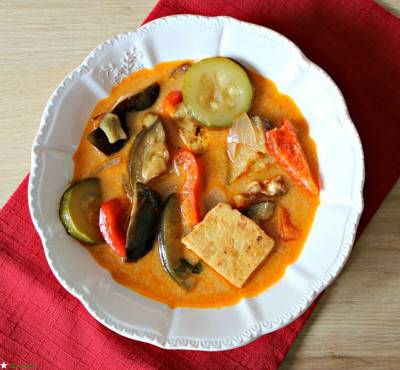 Curry rouge de légumes au tofu