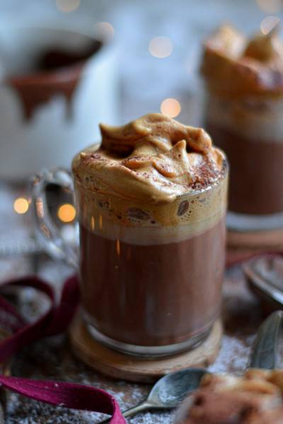 Chocolat chaud à la mousse de café façon dalgona