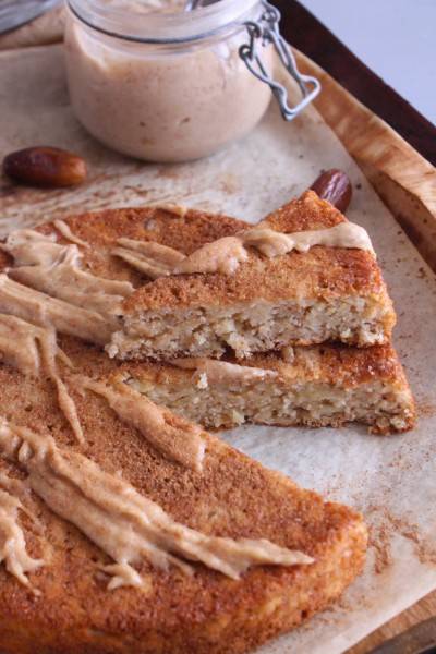 Gâteau moelleux aux pommes et caramel de dattes Gâteau moelleux aux pommes et caramel de dattes