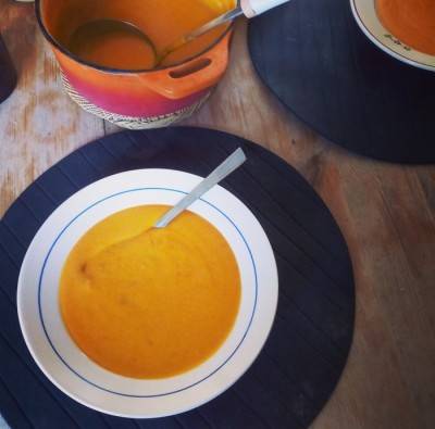 Velouté tomates-lentilles corail-lait de coco-curcuma Velouté tomates-lentilles corail-lait de coco-curcuma