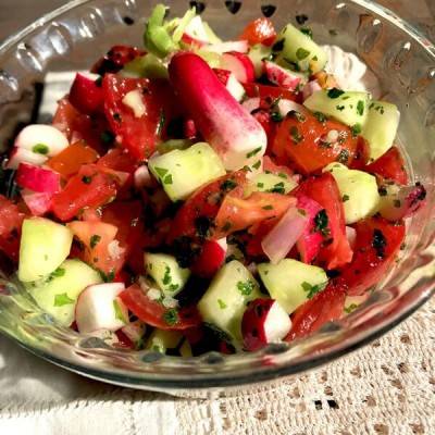Salade de tomates et radis au sumac