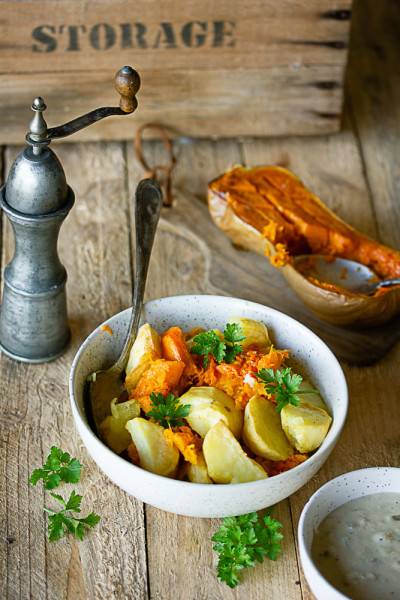 Pommes de terre et butternut rôties sauce échalote Pommes de terre et butternut rôties sauce échalote