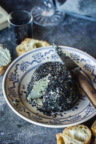 Fromage de tofu au sésame noir Fromage de tofu au sésame noir