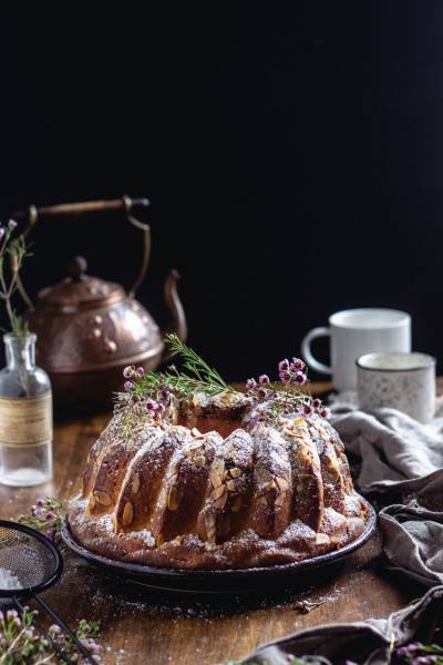 Kouglof aux raisins marinés au rhum Kouglof aux raisins marinés au rhum