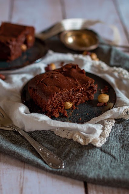 Brownie chocolat noir – noisettes grillées