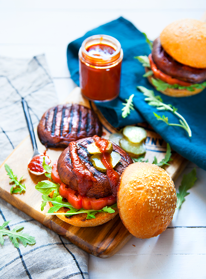 Burgers de portobello au barbecue et ketchup maison