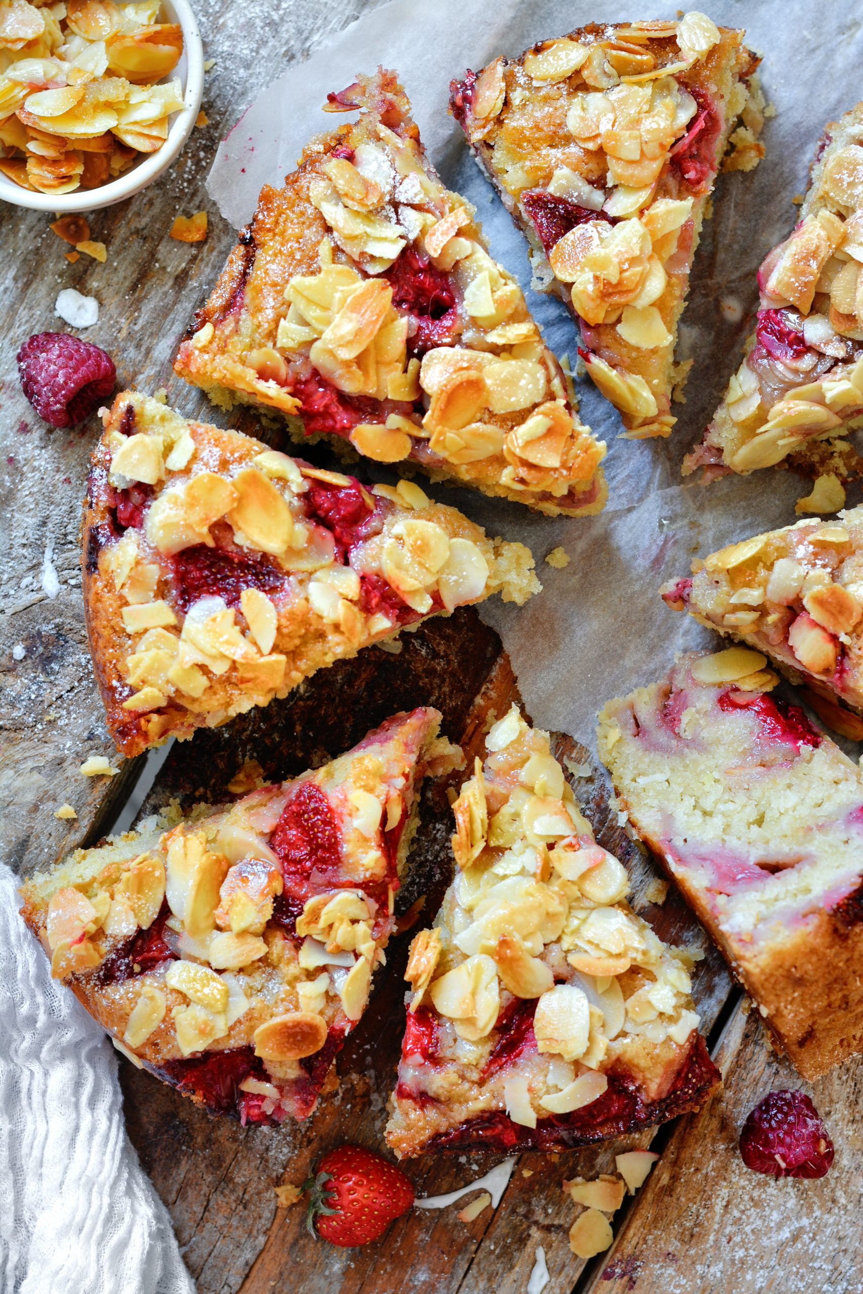 Gateau Aux Amandes A La Fraise Et Noix De Coco Recette Vegane
