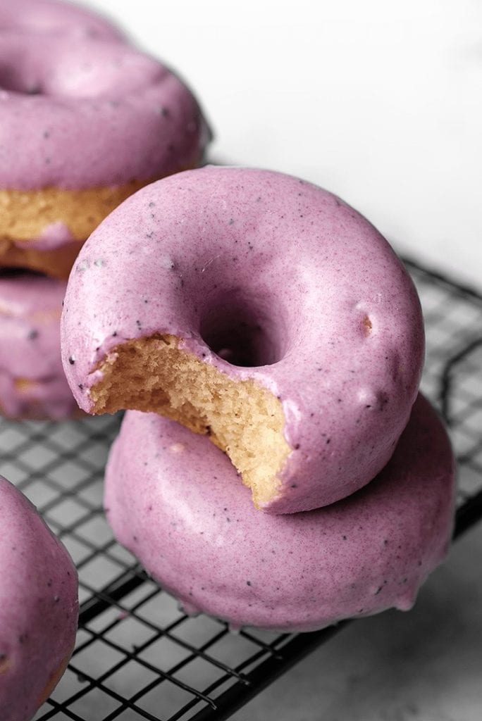 Donuts vanille chocolat blancmyrtille (recette végane et sans gluten)