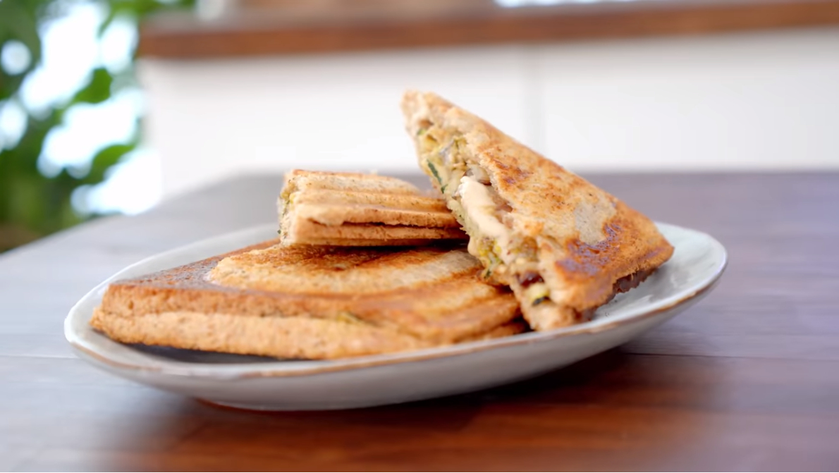 Croque-monsieur végan aux haricots blancs