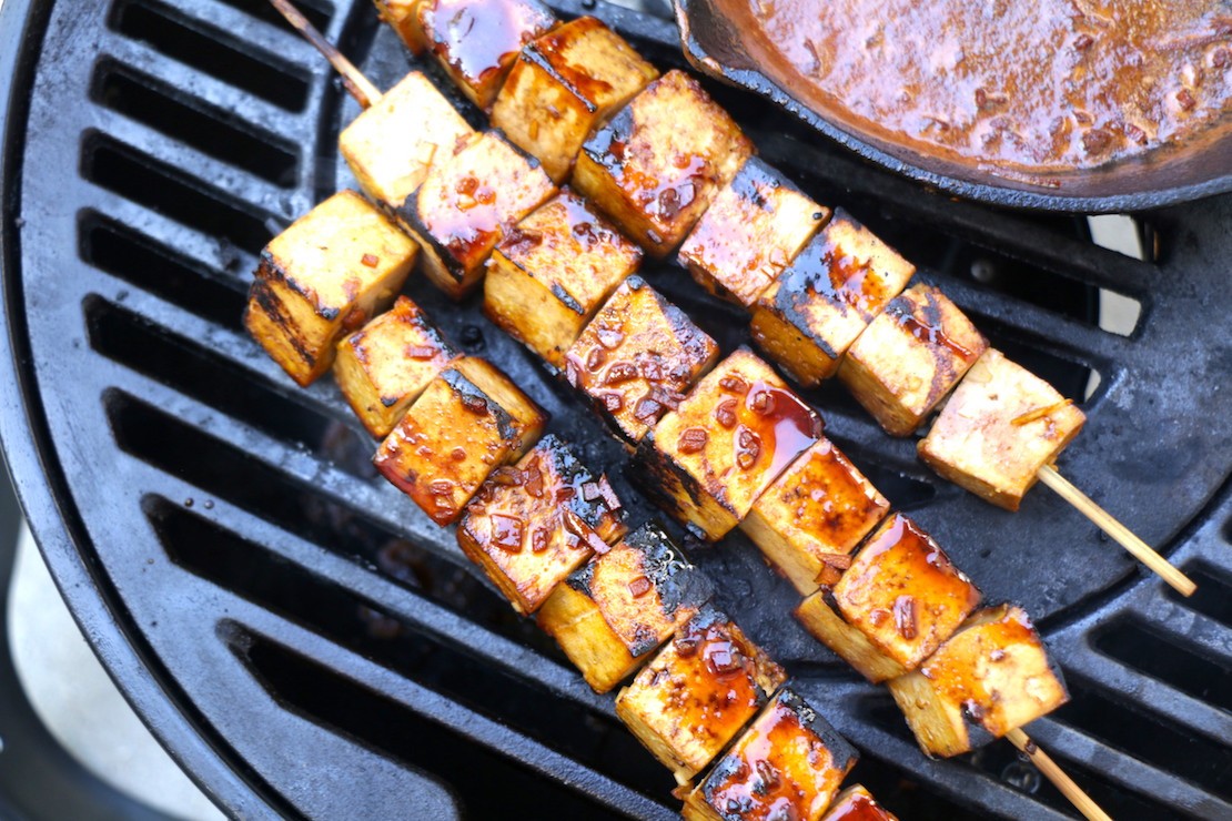 Brochettes de tofu mariné Brochettes de tofu mariné